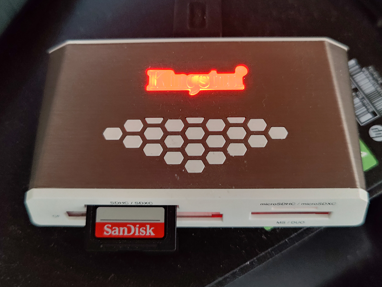 Kuvatiedostojen importoinnista ja varmuuskopioinnista